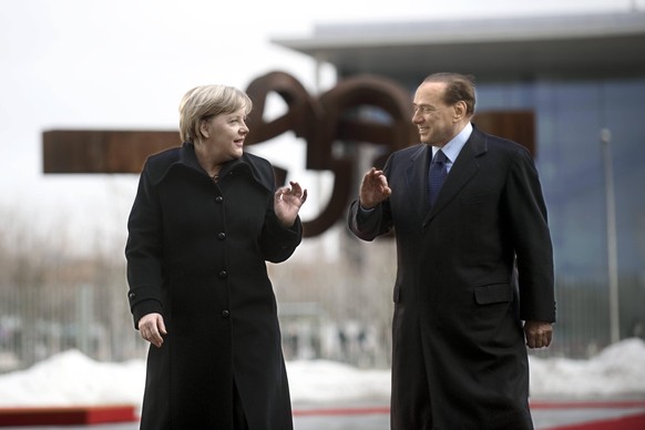 Bildnummer: 58877591 Datum: 12.01.2011 Copyright: imago/IPON
Angela Merkel, Silvio Berlusconi DEU, Deutschland, Germany, Berlin, 12.01.2011 Bundeskanzlerin Angela Merkel bei der Begruessung von Jose  ...