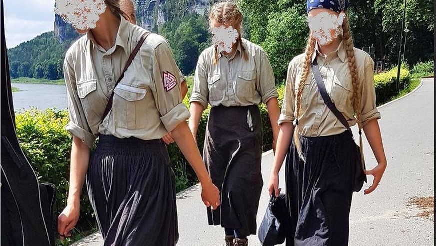 Eine mutmaßlich völkische Mädchengruppe im Elbsandsteingebirge bei Dresden. Die Gruppe war vergangene Woche erstmals aufgetaucht. 