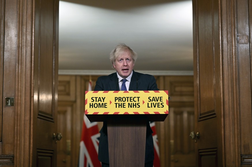 "Einige Hinweise" gebe es: Der britische Premier Boris Johnson bei einer Pressekonferenz in London. Die dort entdeckte Virusmutation könnte tödlicher sein als die bisher bekannte.