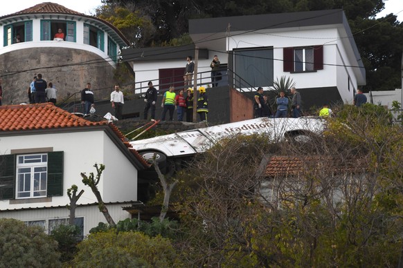 Bus accident in Madeira makes 28 dead Funchal, 04-17-2019 - Accident with bus in Madeira makes 28 dead confirmed. He got off to Canico after the Quinta Esplendida Hotel. (Rui Silva / Aspres / Global I ...