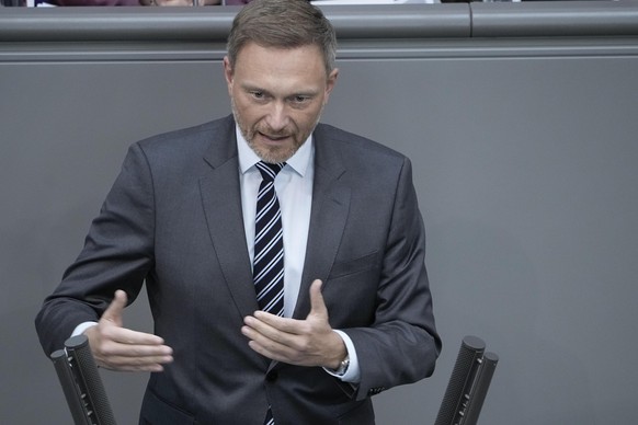 Aktuell,27.04.2022 Berlin, Finanzminister Christian Lindner (FDP) im Portrait bei seiner Rede bei der Debatte zum Thema 'Aenderung Art. 87a GG, Bundeswehrsondervermoegensgesetz' bei der 30. Sitzung de ...