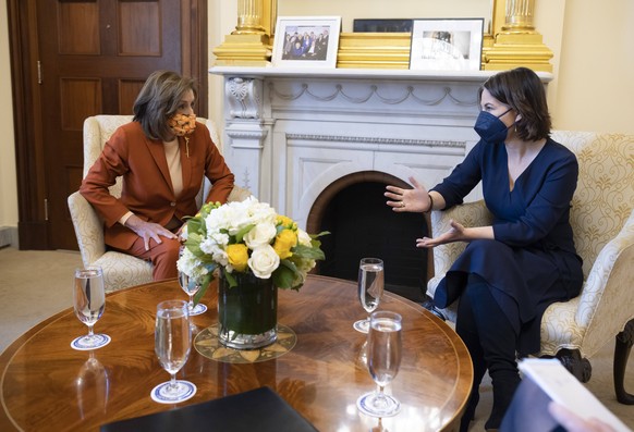 Annalena Baerbock, Bundesaussenministerin, trifft in Washington mit der Sprecherin des Repraesentantenhauses der Vereinigten Staaten von Amerika, Nancy Pelosi, zusammen. 05.01.2022 Washington USA ***  ...