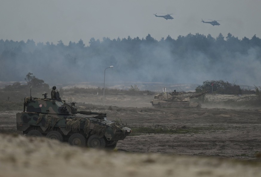 Polen, Militärmanöver Anakonda 23 Anakonda-23: Multi-National Military Exercise In Nowa Deba NOWA DEBA, POLAND - MAY 06, 2023: Polish army KTO Rosomak, a wheeled armored personnel carrier, is seen dur ...