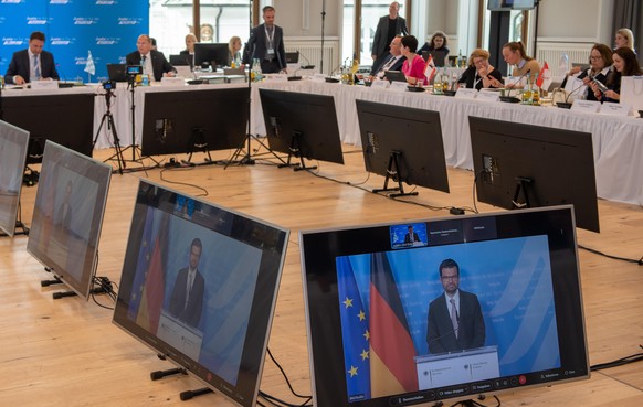 Bei der Justizministerkonferenz von Bund und Ländern ist Marco Buschmann (FDP), Bundesminister der Justiz, per Video zugeschaltet. Themen der zweitägigen Tagung sind der Kampf gegen Cyberkriminalität, ...