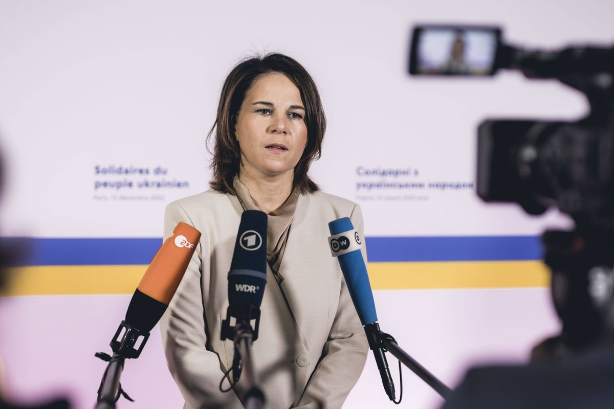 Bundesaussenministerin Annalena Baerbock Buendnis 90 Die Gruenen im Rahmen der Konferenz - Standing with the Ukrainian people -. Paris, 13.12.2022. Paris Frankreich *** German Foreign Minister Annalen ...