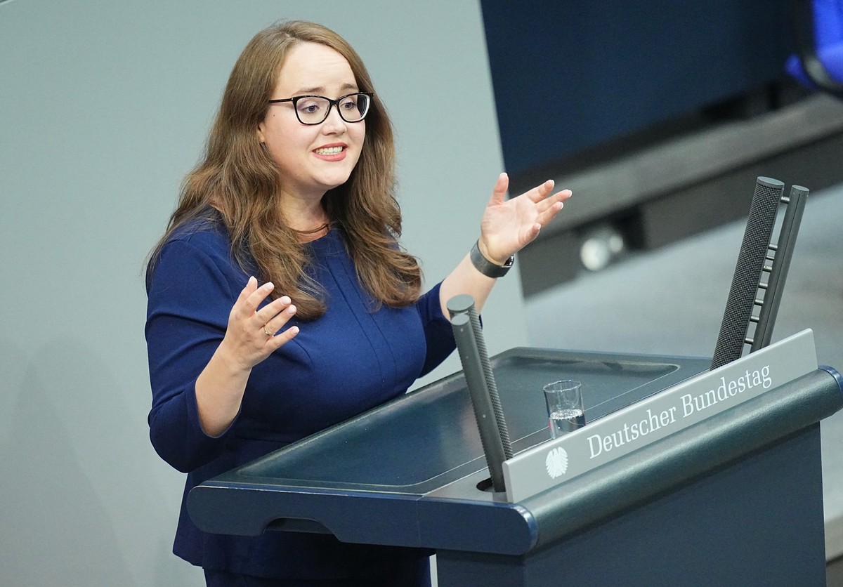 15.05.2025, Berlin: Ricarda Lang (Bündnis90/Die Grünen) spricht im Plenarsaal im Bundestag zu den Abgeordneten. Foto: Michael Kappeler/dpa +++ dpa-Bildfunk +++
