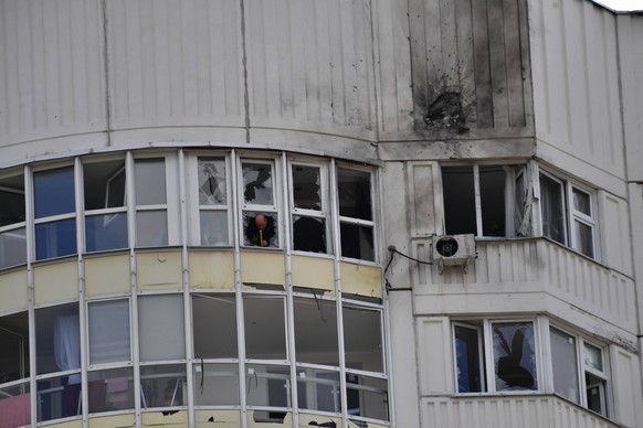 Moscow. Moscow. The consequences of an unmanned aerial vehicle UAV hitting a residential multi-storey building 11 on Atlasova Street. As a result of the incident KomsomolskayaxPravda