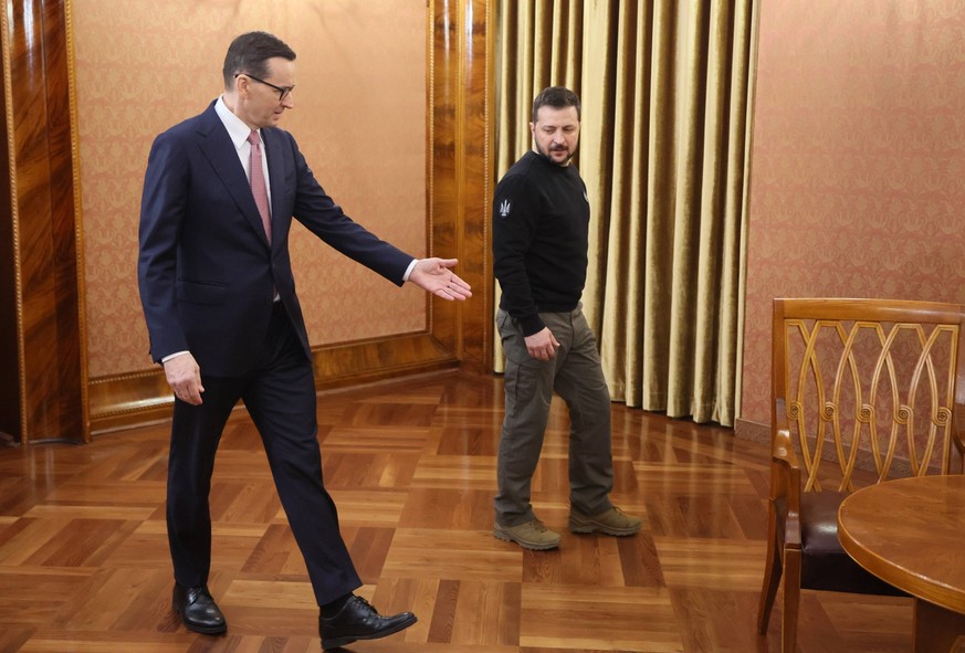 Volodymyr Zelensky visits Poland Photo: Wojciech Olkusnik/East News President of Ukraine Volodymyr Zelensky meets with the Polish prime minister Mateusz Morawiecki at the Chancellery of the Prime Mini ...