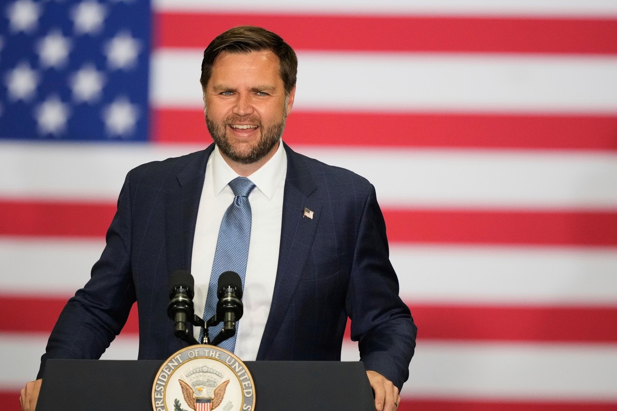 ARCHIV - 21.08.2025, USA, Peachtree Stadt: Vizepräsident JD Vance spricht während eines Besuchs bei ALTA Refrigeration Inc. (zu dpa: «Vance: Russland hat «erhebliche Zugeständnisse» gemacht») Foto: Br ...