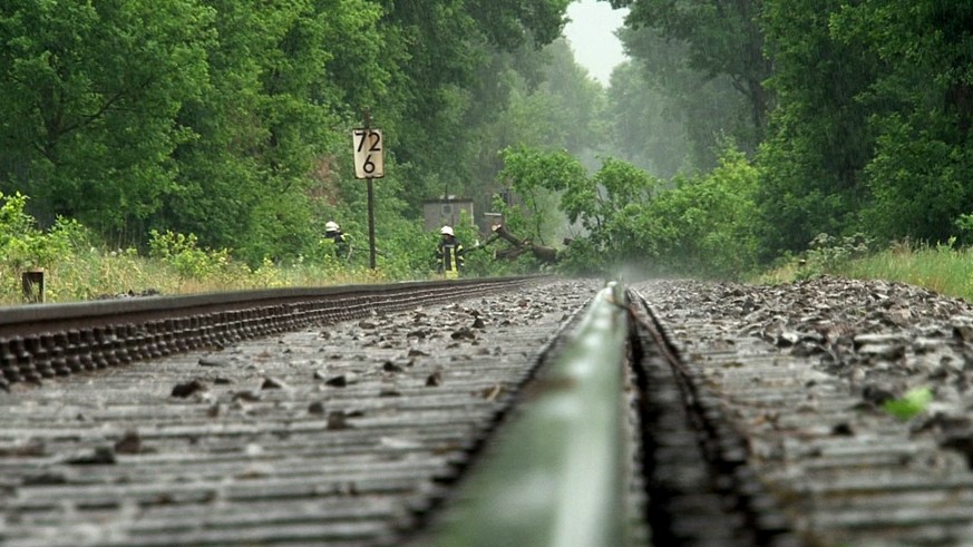 Ein heftiges Unwetter hat für eine Sperrung der Bahnstrecke zwischen Osnabrück und Oldenburg gesorgt.