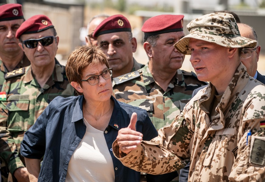 Verteidigungsministerin AKK auf Truppenbesuch im August 2019: Unter anderem bildet die Bundeswehr an zwei Standorten im Irak Sicherheitskräfte aus - wie hier im nordirakischen Erbil.