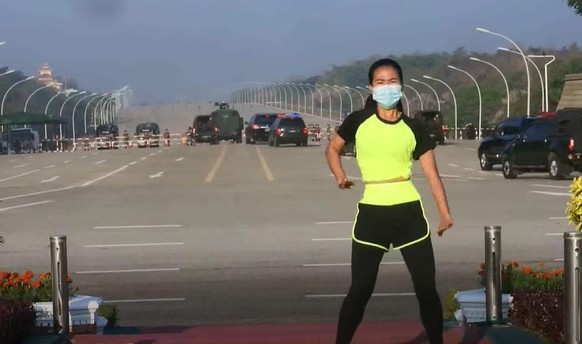 Eigentlich ist nichts am Putsch in Myanmar lustig: Das Video einer Aerobic-Lektion vor Militärfahrzeugen in Myanmar, das Anfang Februar weltweit viral ging.