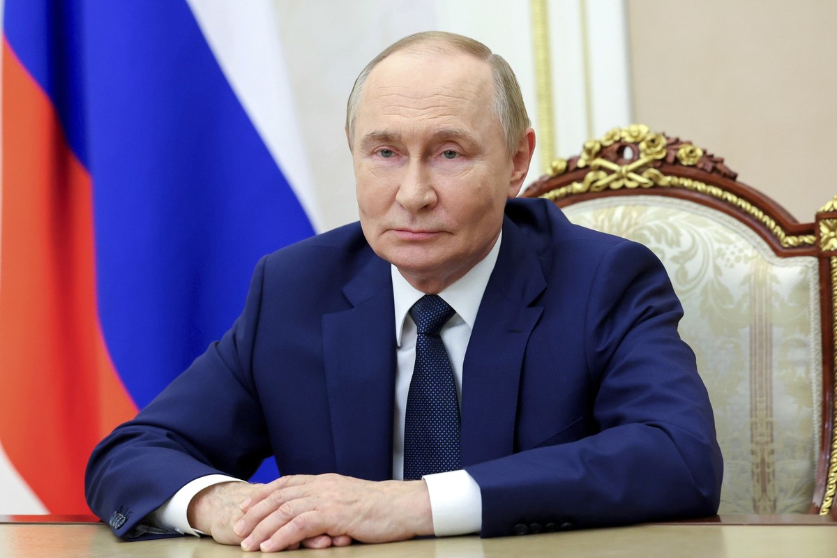 HANDOUT - 17.08.2025, Russland, Moskau: Das über den Kreml-Pool von Sputnik über AP verbreitete Foto zeigt den russischen Präsidenten Wladimir Putin bei einer Videoansprache anlässlich des 180-jährige ...