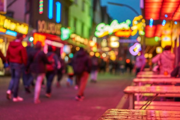 Reeperbahn defocused at night