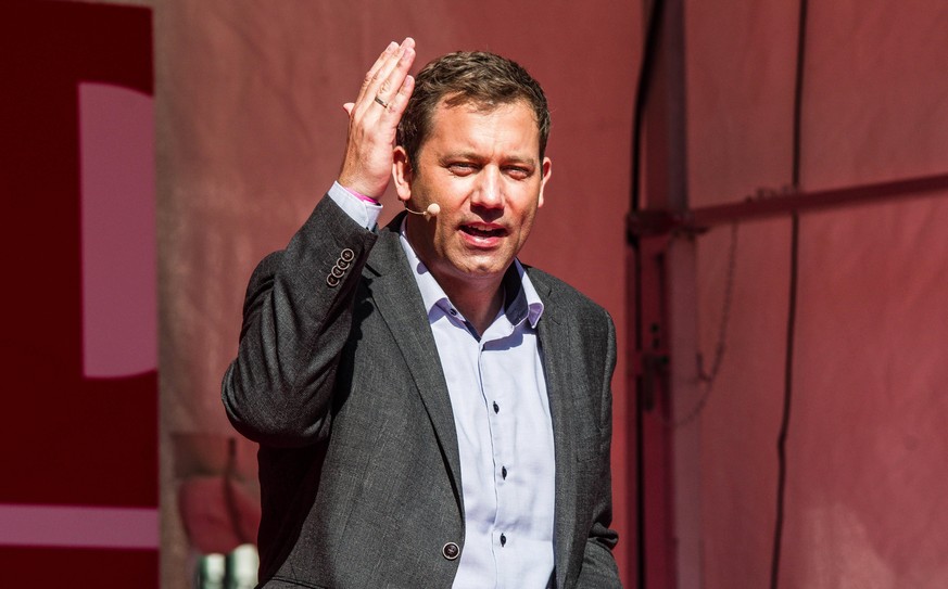 SPD-Fraktionsvorsitzender der SPD Lars Klingbeil hat Armin Laschet und die CDU dazu aufgefordert, einen kürzlich veröffentlichten Wahlwerbespot wieder zu löschen.
