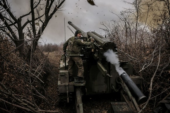 A serviceman of 24th Mechanized brigade named after King Danylo of the Ukrainian Armed Forces fires a 2s5 &quot;Hyacinth-s&quot; self-propelled howitzer towards Russian troops at a front line, amid Ru ...