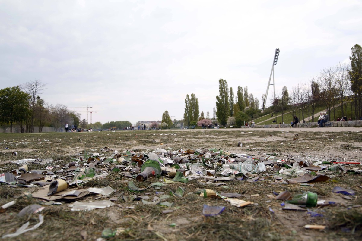 Nicht nur um Mauerpark: Überall Müll und Scherben