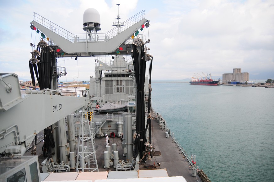 Das Flaggschiff der EU-Mission "Sophia", das spanische Schiff "Cantabria", aufgenommen&nbsp; im Hafen von La Goulette (Tunesien).&nbsp;