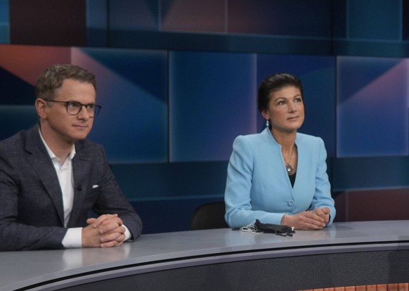 Carsten Linnemann, Sahra Wagenknecht und Louis Klamroth in der ARD-Talkshow hart aber fair im Studio Adlershof. Berlin, 29.01.2024 *** Carsten Linnemann, Sahra Wagenknecht and Louis Klamroth on the AR ...