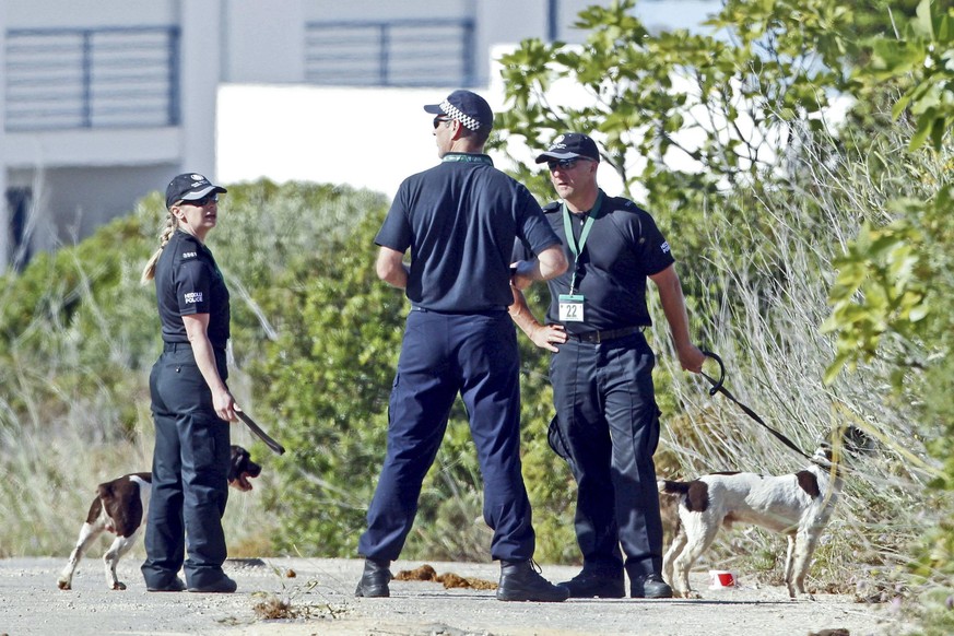 Lagos, 05/06/2014 - 4th day of searches for Madeleine McCann in Praia da Luz searches with dogs; (Virgilio Rodrigues / Algarvephotopress / Global Images) Search for Maddie McCann PUBLICATIONxINxGERxSU ...