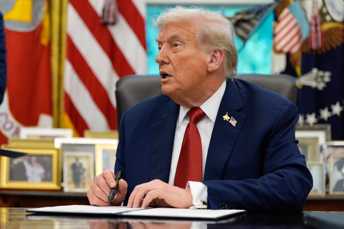 President Donald Trump speaks before signing a presidential memorandum on the death penalty in the District of Columbia in the Oval Office at the White House, Thursday, Sept. 25, 2025, in Washington.  ...