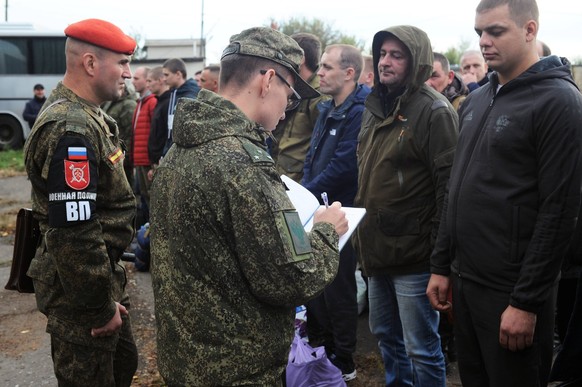 Russia Ukraine Military Operation Partial Mobilisation 8289191 04.10.2022 Men conscripted for military service during partial mobilization are seen outside a military commissariat in Tambov region, Ru ...