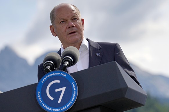 Bundeskanzler Olaf Scholz (SPD) spricht bei einem Pressestatement zum Thema Partnerschaften für globale Infrastruktur und Investment. Deutschland ist Gastgeber des G7-Gipfels wirtschaftsstarker Demokr ...