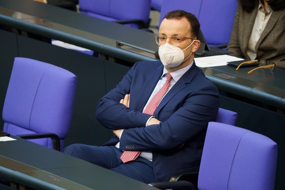 Plenarsitzung des Deutschen Bundestages - 20. Deutscher Bundestag in Berlin 2. Sitzung Debatte zur Änderung Infektionsschutzgesetz in Deutschland und andere Tagsordnungspunkte - Jens Spahn mit Corona- ...