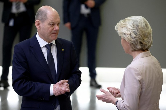 Russian invasion of Ukraine. Germany&#039;s Chancellor Olaf Scholz and European Commission President Ursula von der Leyen speak before G7 leaders&#039; family photo during a Nato summit in Brussels, B ...