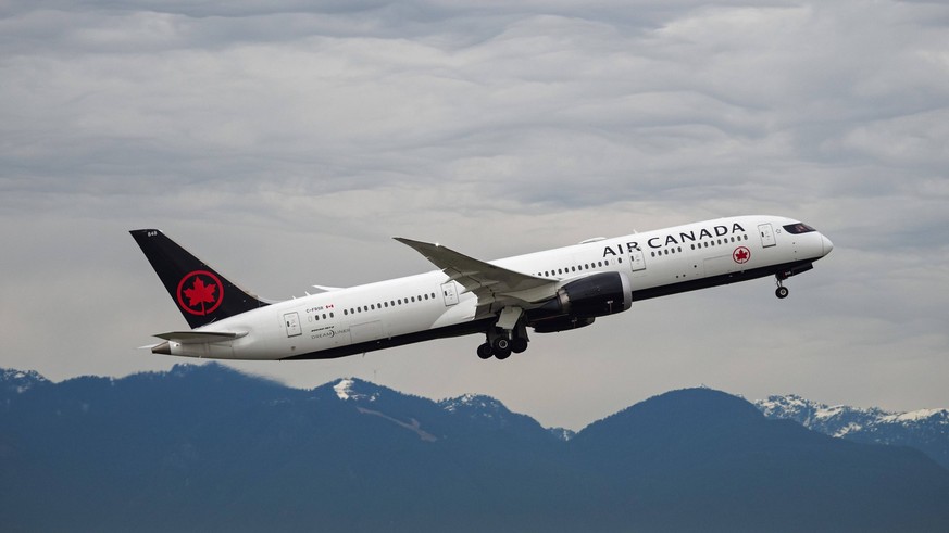 November 21, 2023, Richmond, British Columbia, Canada: An Air Canada Boeing 787-9 Dreamliner jetliner C-FRSR takes off from Vancouver International Airport. Richmond Canada - ZUMAs202 20231121_aap_s20 ...