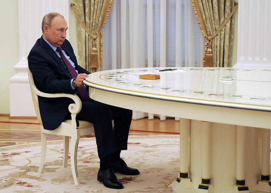 Russia Azerbaijan 8123250 22.02.2022 Russian President Vladimir Putin listens to Azerbaijani President Ilham Aliyev during their meeting at the Kremlin in Moscow, Russia. Mikhail Klimentyev / Sputnik  ...