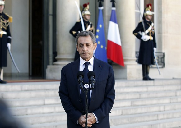 PARIS, FRANCE - NOVEMBER 15: Right-Wing Les Republicains (R) party&#039;s President and former French President Nicolas Sarkozy talks to the medias after a meeting with French President Francois Holla ...