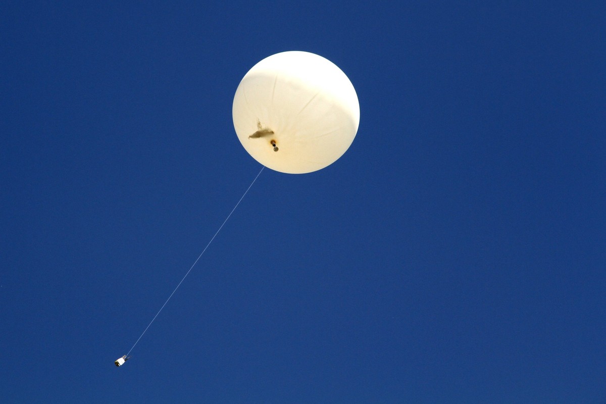 Bildnummer: 60546273 Datum: 30.09.2013 Copyright: imago/blickwinkel
Aufstieg eines Wetterballons, Deutschland ascending meteorological balloon, Germany BLWS347356 xdp x0x 2013 quer Querformat Europa  ...