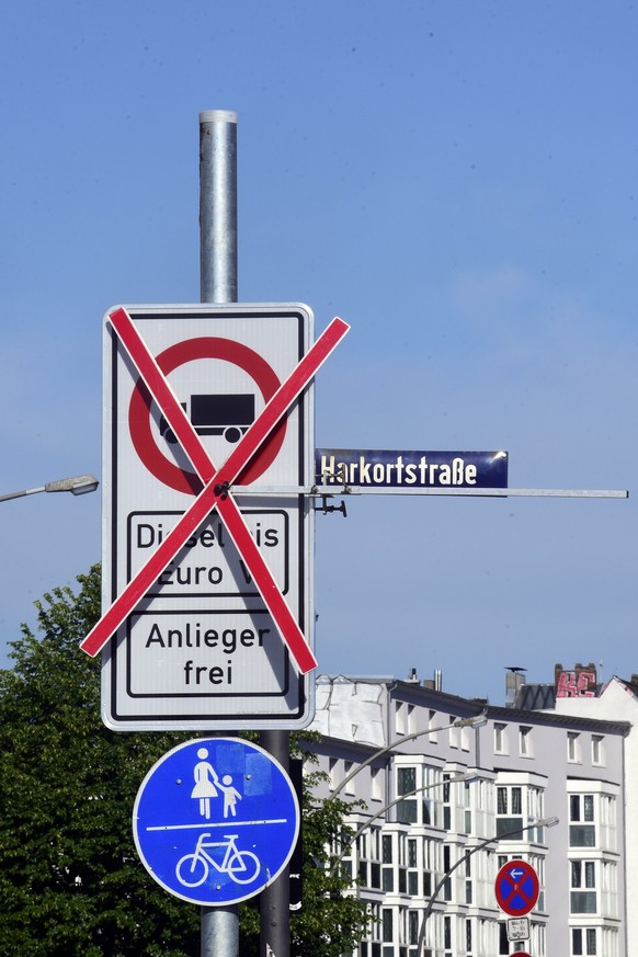 Fahrverbotsschilder fuer Fahrzeuge mit Diesel-Motor aufgenommen am 24.05.2018 in Hamburg Foto: Revierfoto Foto: Revierfoto/Revierfoto/dpa | Verwendung weltweit