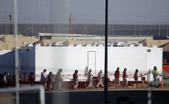 Jugendliche und Kinder aus Guatemala und Honduras in einem Aufnahmelager an der US-Grenze.