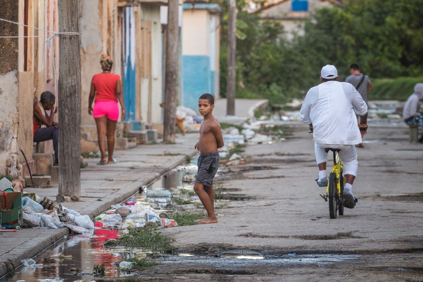 The everyday life of the Cuban people on the streets of the province of Matanzas city Model Released Property Released xkwx background, buildings, city, cuba, daytime, environment, houses, landmark, l ...