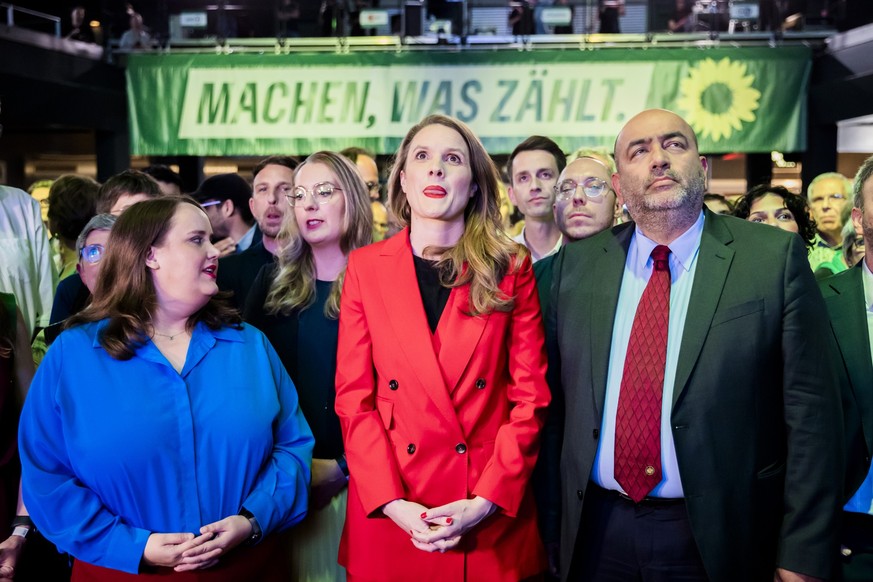 09.06.2024, Berlin: Ricarda Lang (l-r), Bundesvorsitzende von Bündnis 90/Die Grünen, Terry Reintke, Spitzenkandidatin der Grünen für die Europawahl 2024, und Omid Nouripour, Bundesvorsitzender von Bün ...