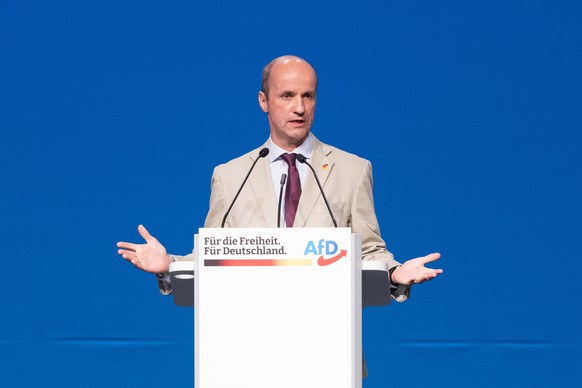 Nicolaus Fest (AfD), Europaabgeordneter, spricht auf dem Bundesparteitag der AfD zu den Delegierten. Auf dem Delegiertentreffen, das noch bis 19. Juni 2022 dauert, wird der gesamte, zuletzt 13-köpfige ...