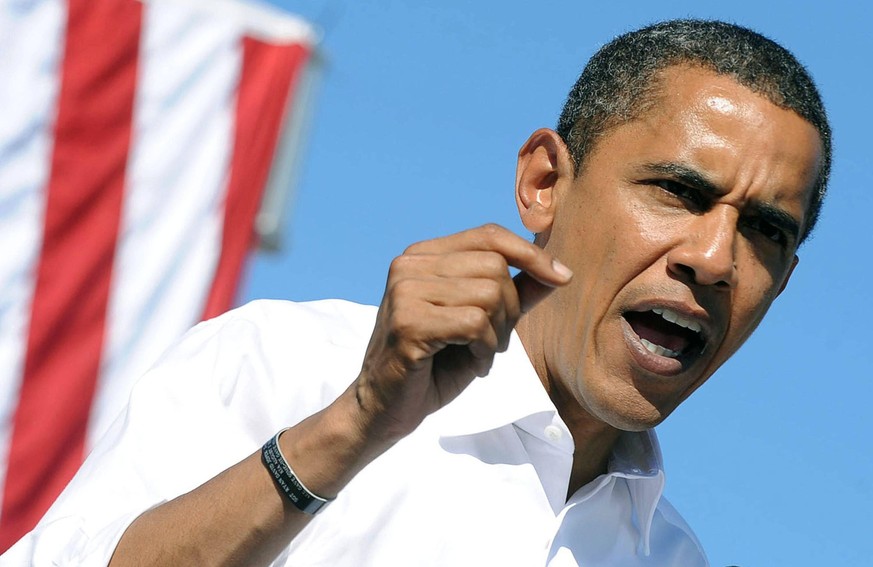 US Democratic presidential candidate Illinois Senator Barack Obama at a public appearance for Campaign Rally for Barack Obama, 52nd and Locust Streets, Philadelphia, PA, October 11, 2008. Photo by: Kr ...