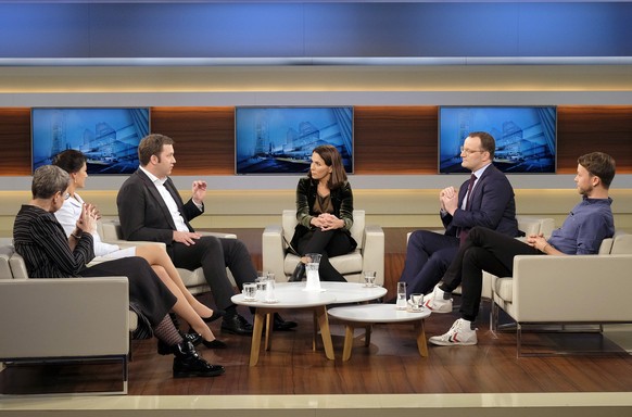 Das Thema der Sendung war "Arbeitswelt im Wandel - wie muss der Sozialstaat reformiert werden?"V.l.: Simone Menne (Unternehmensberaterin und Ex-Finanzchefin der Lufthansa AG), Sahra Wagenknecht (Die Linke), Lars Klingbeil (SPD), Anne Will, Jens Spahn (CDU), Michael Bohmeyer (Unternehmer und Begründer von "Mein Grundeinkommen e.V.")