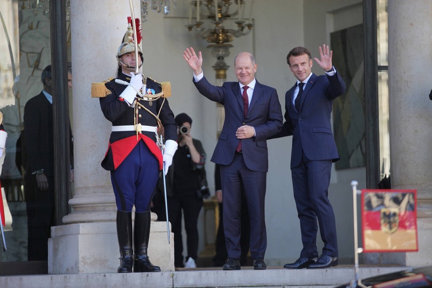 Le president Francais Emmanuel Macron recoit Olaf Scholz Chancelier federal d Allemagne au Palais de l Elysee NEWS: Macron recoit Scholz - Paris -26/10/2022 JonathanRebboah/Panoramic PUBLICATIONxNOTxI ...