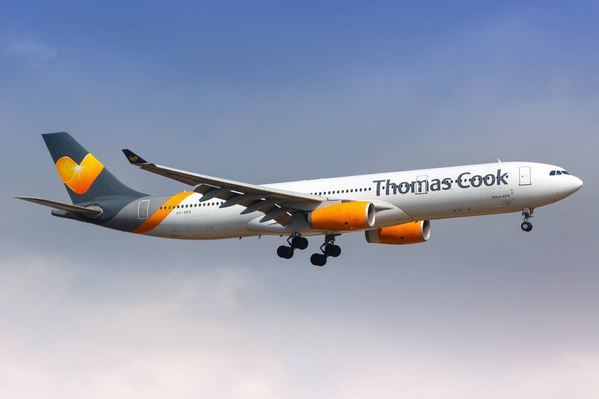 Thomas Cook Airbus A330 Flugzeug Palma de Mallorca, Spanien - 21. Juli 2018: Ein Airbus A330-300 der Thomas Cook mit dem Kennzeichen OY-VKH landet auf dem Flughafen Palma de Mallorca PMI in Spanien. T ...