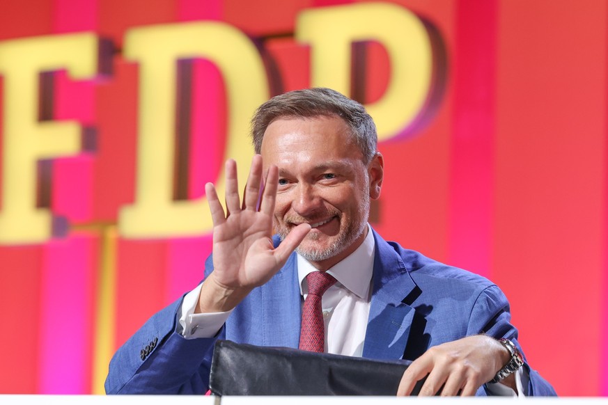22.04.2023, Berlin: Christian Lindner, FDP-Bundesvorsitzender und Bundesfinanzminister, kommt zum Bundesparteitag seiner Partei. Auf der Tagesordnung stehen heute weitere Wahlen zu Pr