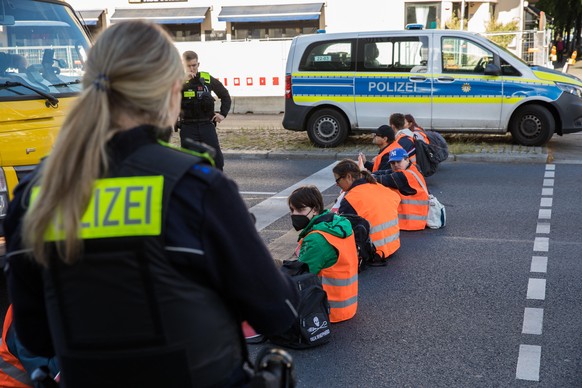 June 21, 2022, Berlin, Germany: Several climate activists from the Letzte Generation, Last Generation, movement blocked and glued themselves to German motorways in Berlin on June 21, 2022, causing tra ...