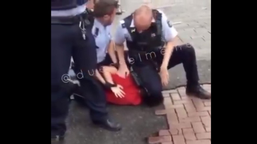 Ein Polizeieinsatz in Düsseldorf, der eine breite Diskussion über Polizeigewalt auslöste.