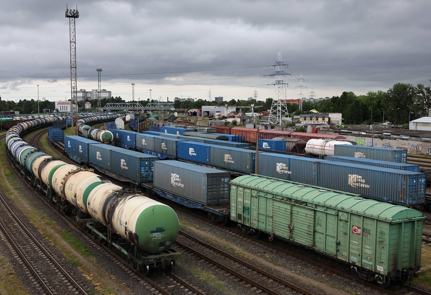 Russia Lithuania Rail Transit Ban 8220074 20.06.2022 The view shows the Kaliningrad Sortirovochny Sorting railway station filled with cargo trains in Kaliningrad, Russia. Lithuania says ban on rail ca ...