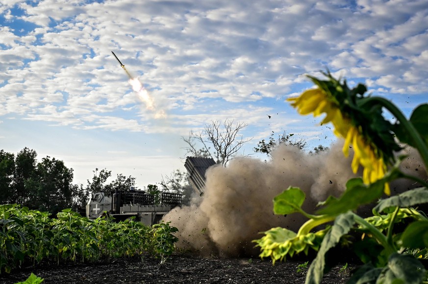 Ukrainian artillerymen fire multiple rocket launcher in Donetsk region Artillerymen of the 110th Marko Bezruchko Separate Mechanized Brigade are firing an RM-70 multiple rocket launcher in the Pokrovs ...