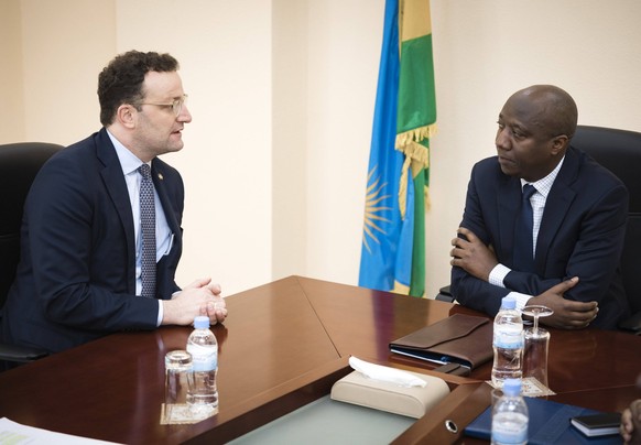 Bundesgesundheitsminister Jens Spahn CDU trifft den Premierminister von Ruanda, Edouard Ngirente, in Kigali am 04.10.2019 Kigali Ruanda Federal Health Minister Jens Spahn CDU meets Rwandan Prime Minis ...