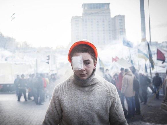 Ein verletzter Demonstrant auf dem Maidan in Kiew.
