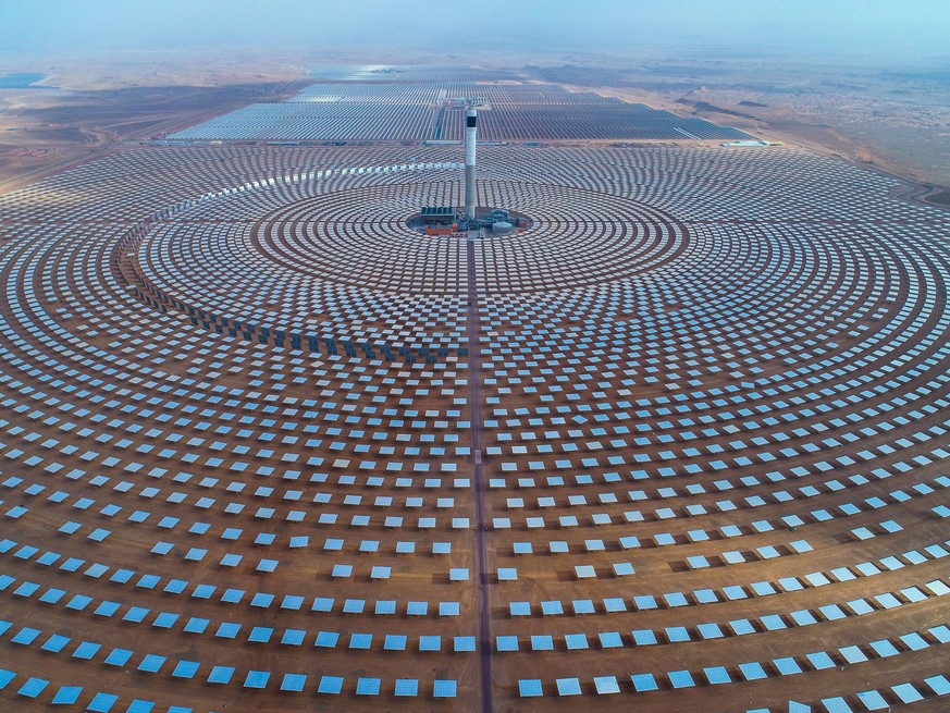 (180908) -- OUARZAZATE, Sept. 8, 2018 () -- Photo provided by Shandong Electric Power Construction Co., Ltd (SEPCO III) shows part of Morocco s NOOR II and NOOR III Concentrated Solar Power (CSP) proj ...